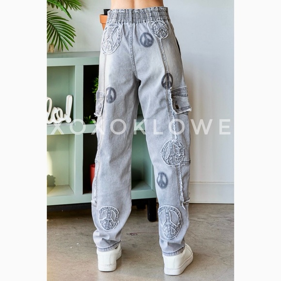Oli & Hali Peace Sign Patch Frayed Edge Cargo Jeans Relaxed Fit - Picture 8 of 16